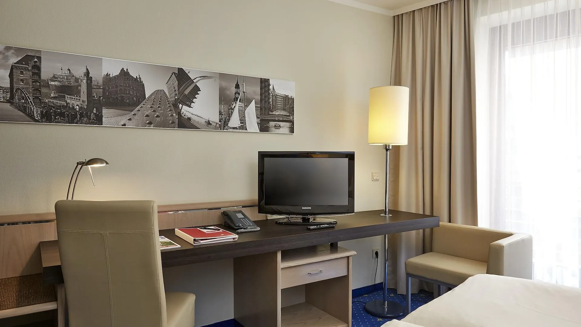 H4 Hotel Hamburg Bergedorf 4*,